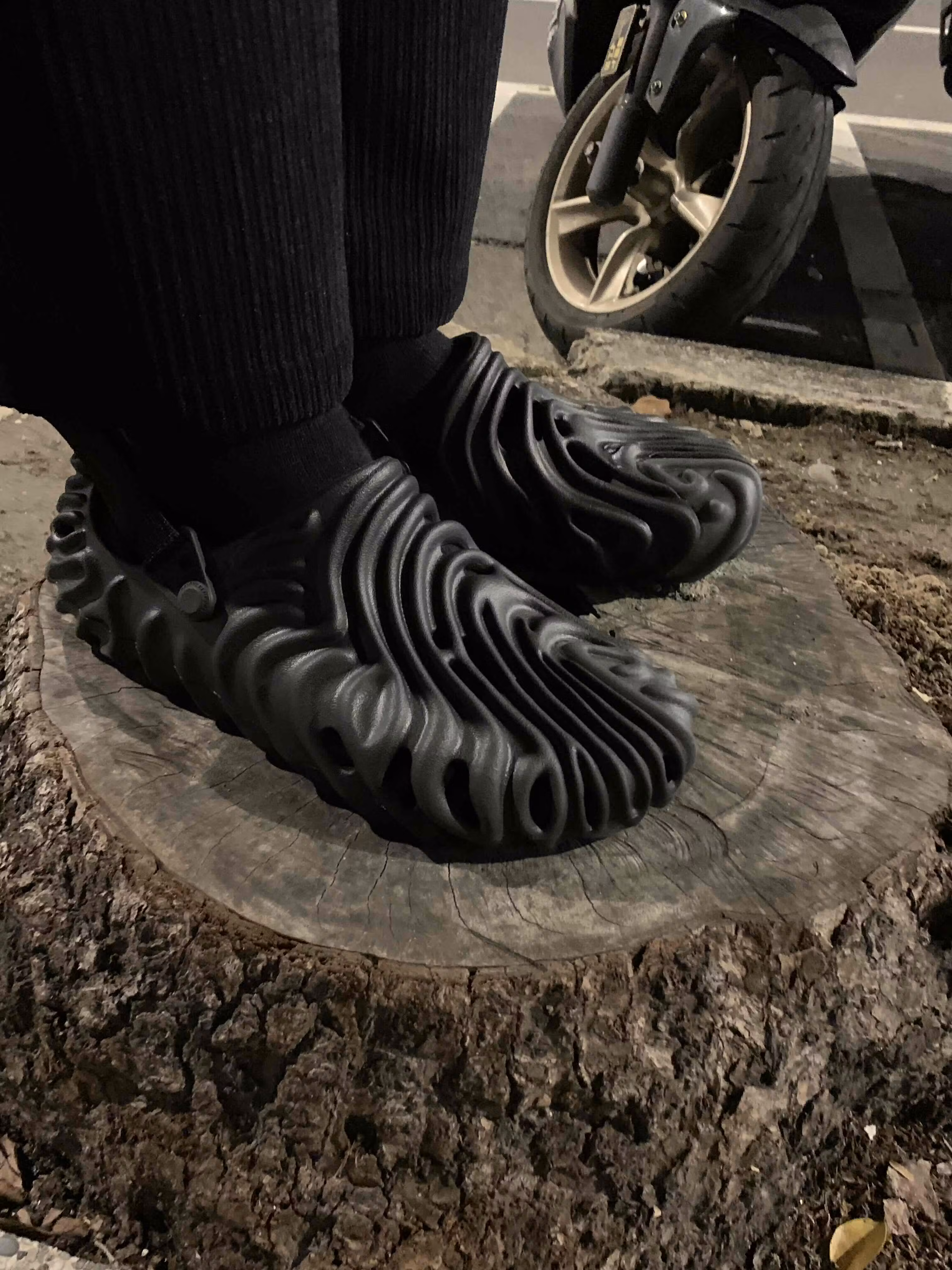 Salehe Bembury x Crocs Pollex Clog 'Sasquatch' 207393-001 Salehe Bembury x Crocs Pollex Clog 'Sasquatch' 207393-001